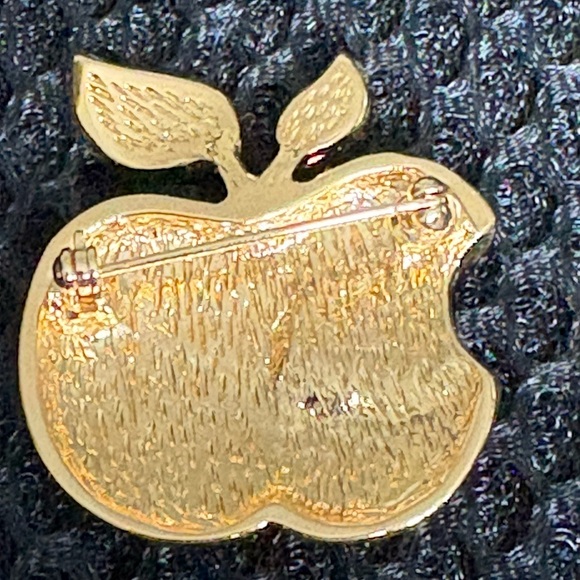 Vintage Gold Tone Apple Brooch Pin - Classic & Sweet - Picture 4 of 9